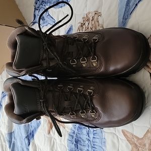 Men's boots. 9.5